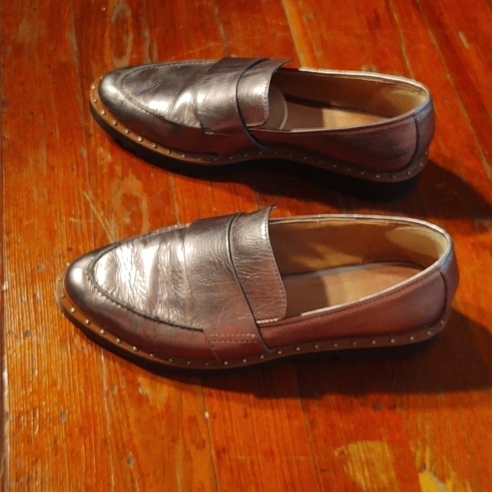 Halogen Silver Leather Chunky Pointed Toe Loafers Sz 6